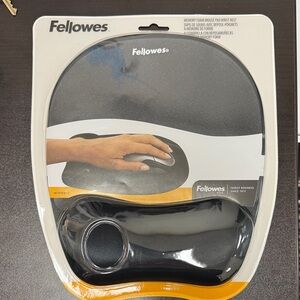 Fellowes Black Memory Foam Mouse Pad